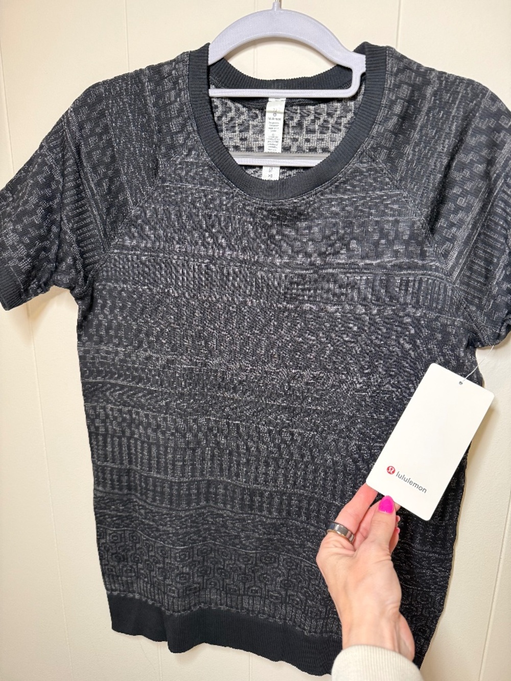 NWT Lululemon Rest Less Short Sleeve Black White Size 12